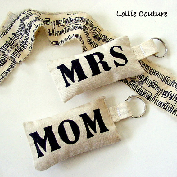 Mothers Day - Keychain -gifts For Her - Mrs - Mom - Momogram